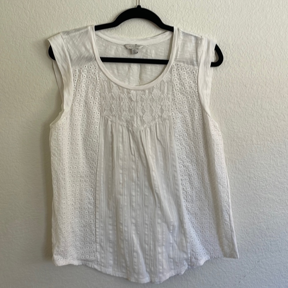 White eyelet cap sleeve shirt size L